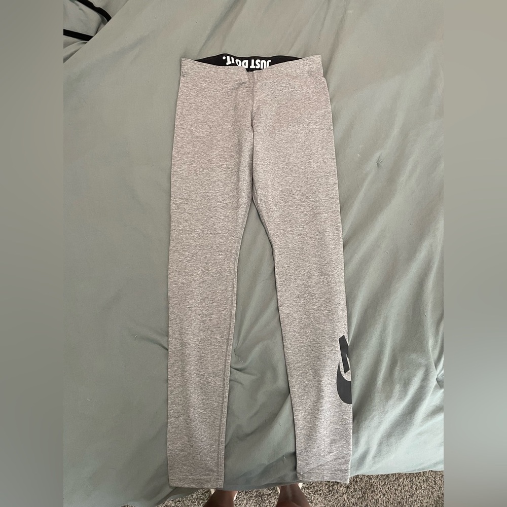Grey Nike leggings